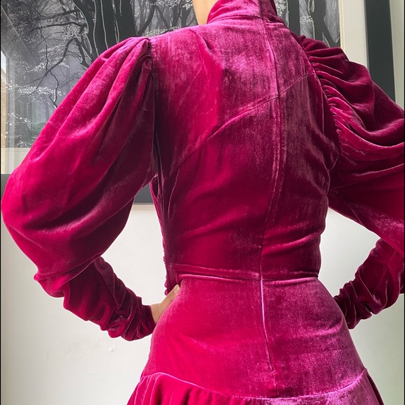 SOLD*** ROTATE DRESS figure flattering - Picture 9 of 17